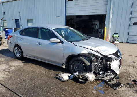 2016 Nissan Altima 2.5 из США, поврежденный, VIN 1N4AL3AP3GN359452